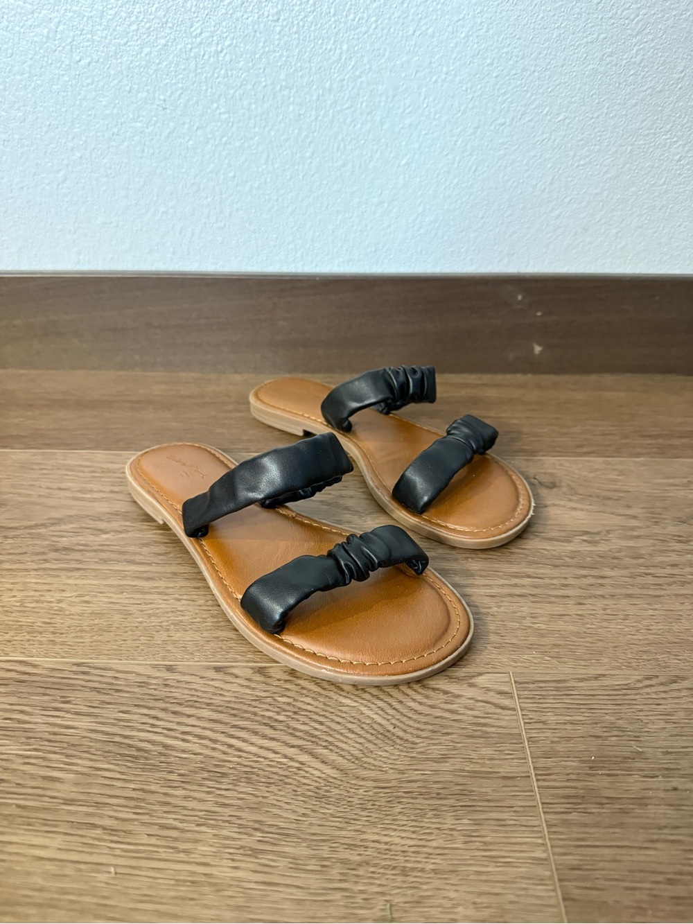 Universal Thread Black Double-Strap Slide Sandals